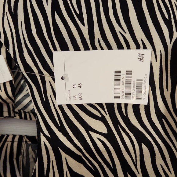 NWT H&M Open Back Animal Print Mini Dress - Picture 4 of 5